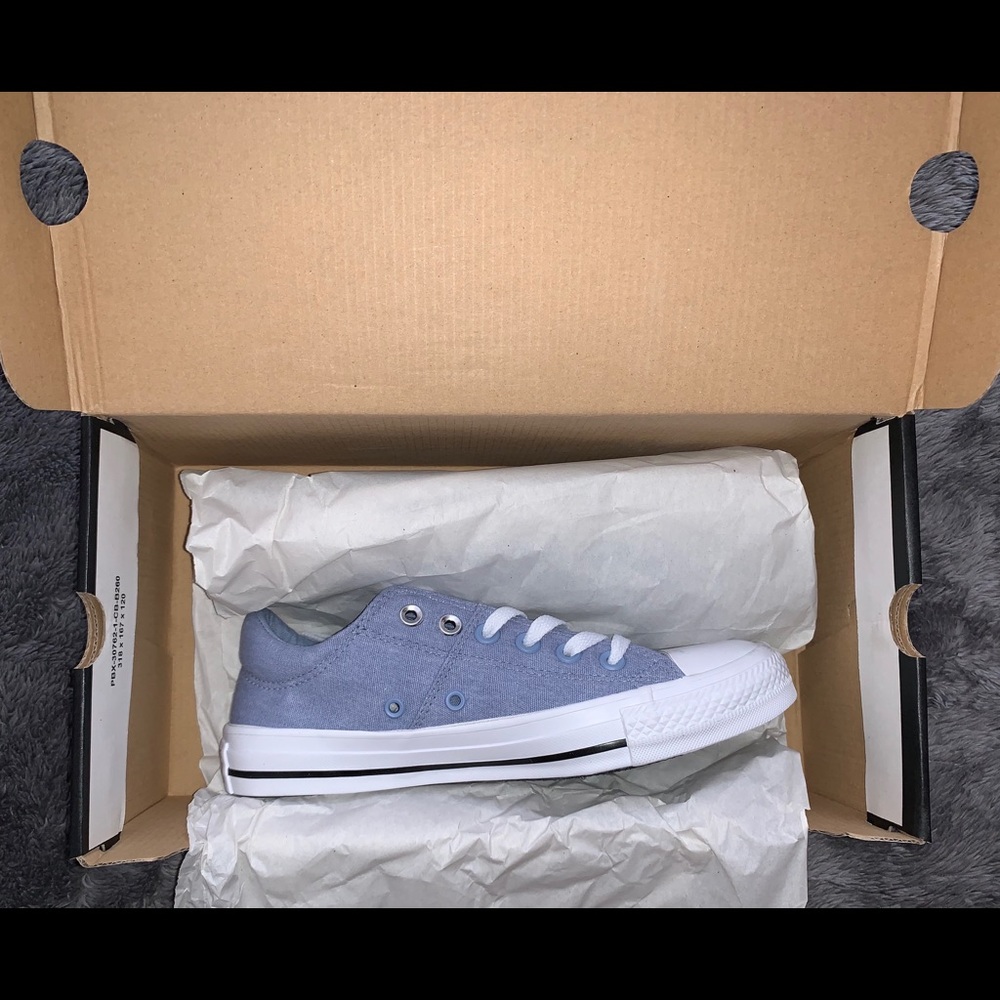 Converse sneaker